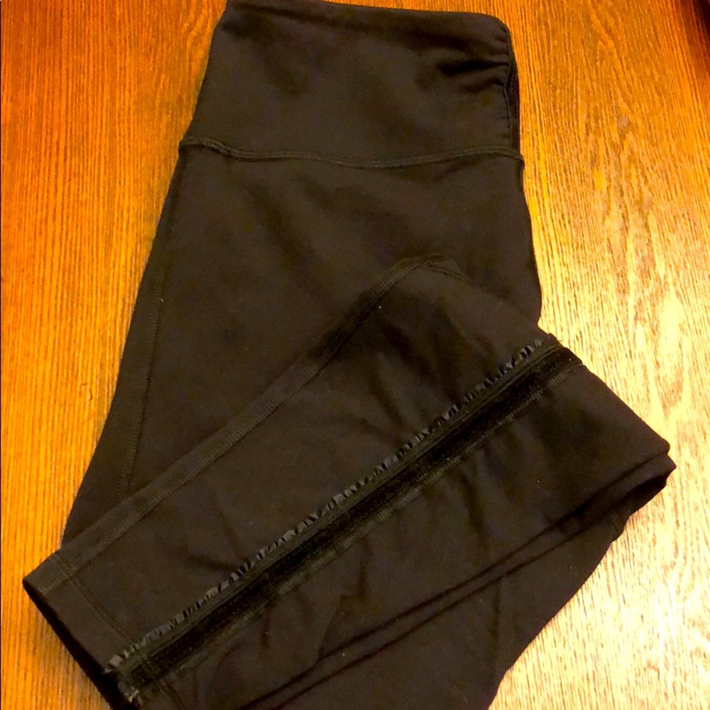 Lululemon Holiday edition black Wunder unders 2013
